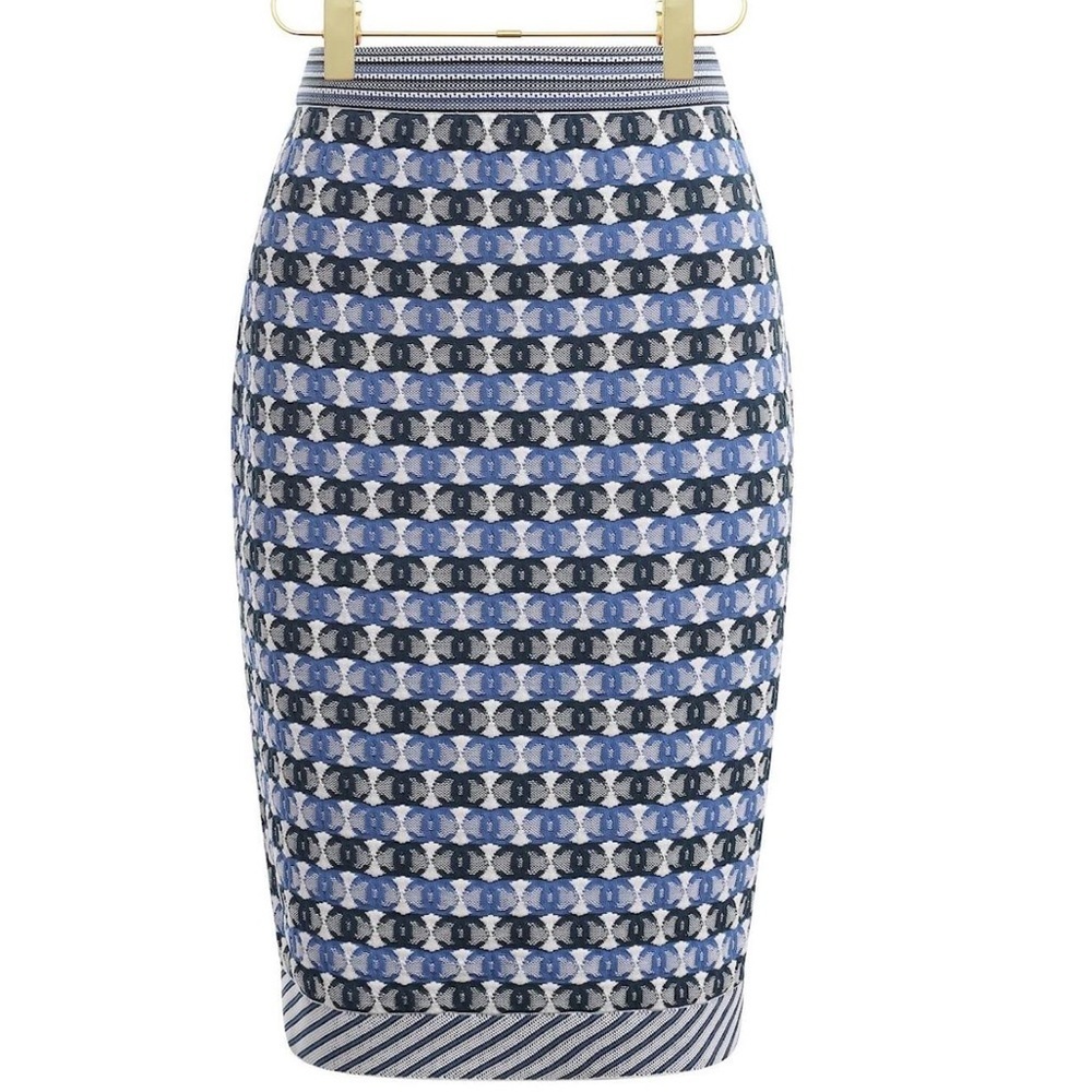 CHANEL
2019 Knee-Length Skirt
Size: S | US4, FR36